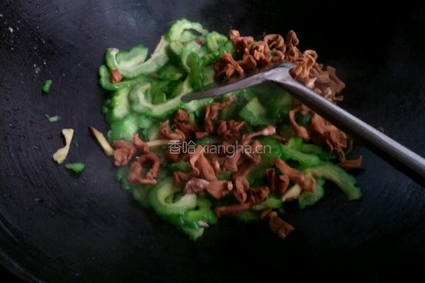 苦瓜冲菜炒肉片的做法图解6