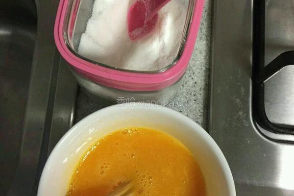 莴笋炒蛋的做法图解1