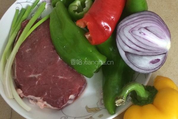 彩椒孜然牛肉的做法图解1