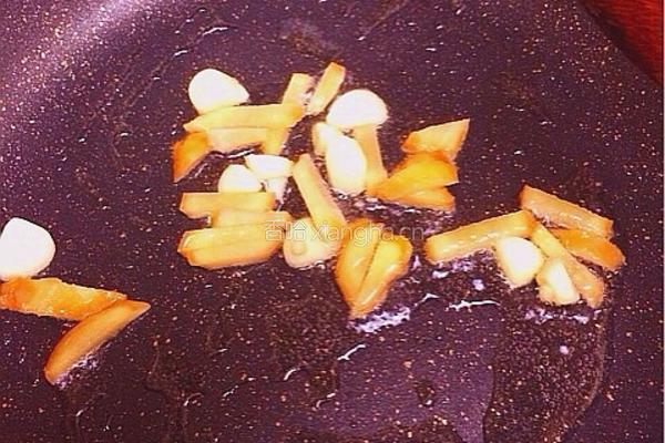 土豆炖排骨的做法图解3