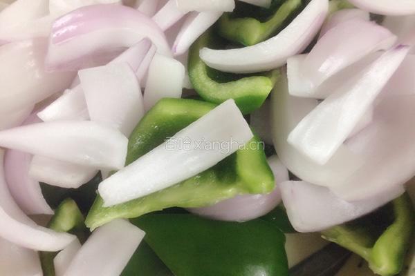 洋葱炒肉的做法图解2