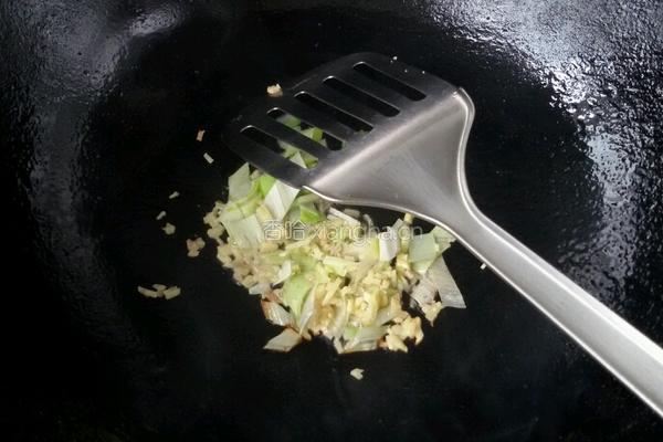 黄豆芽炒粉条的做法图解5
