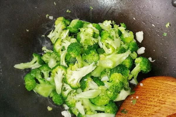 番茄炒西兰花的做法图解7