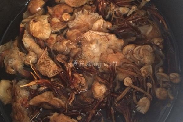 素炒小黄蘑的做法图解1