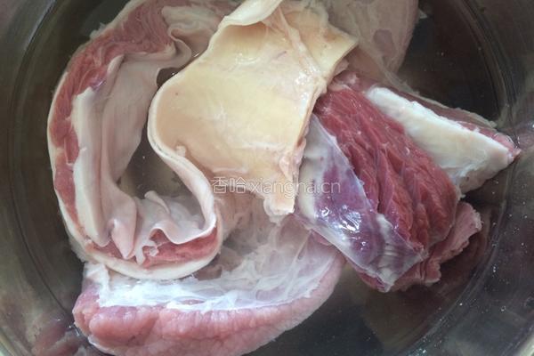 西红柿炖牛腩的做法图解1