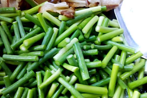 腊肉炒蒜苔的做法图解5