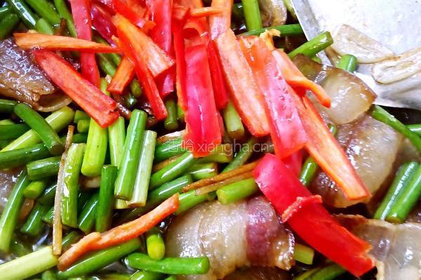 腊肉炒蒜苔的做法图解7