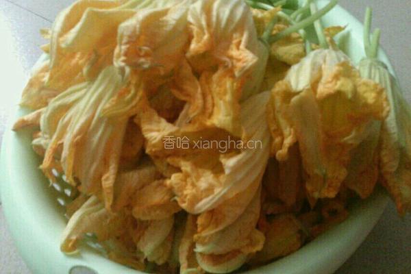 蒜抄南瓜花的做法图解1