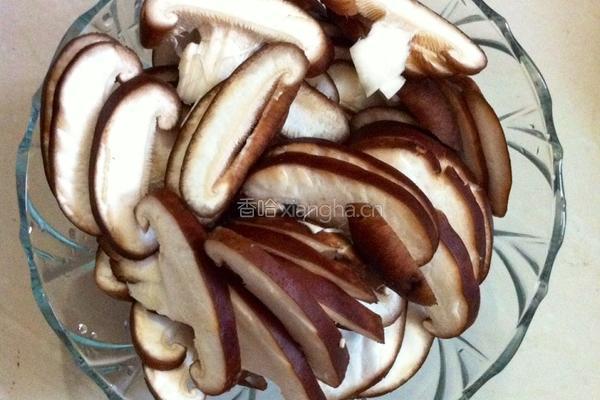 香菇胡萝卜的做法图解1