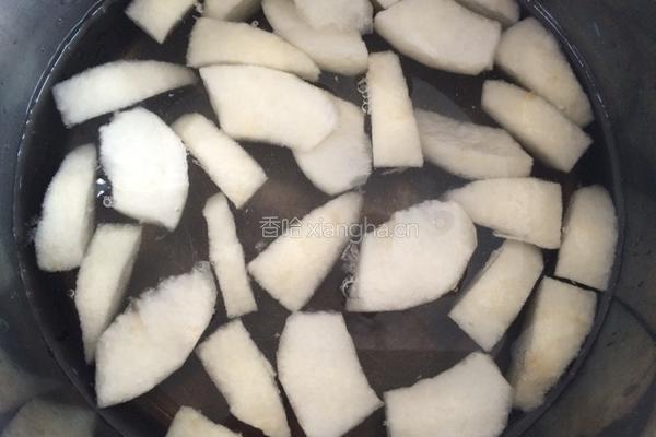 冰糖雪梨的做法图解2