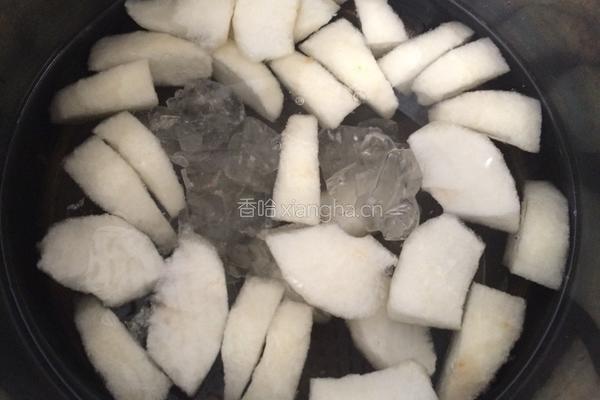 冰糖雪梨的做法图解3