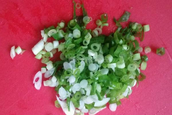 葱油饼的做法图解2