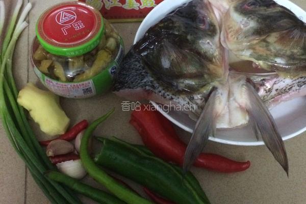 剁椒鱼头(家常版)的做法图解1
