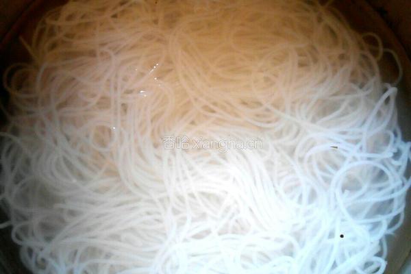 番茄拌粉丝的做法图解1