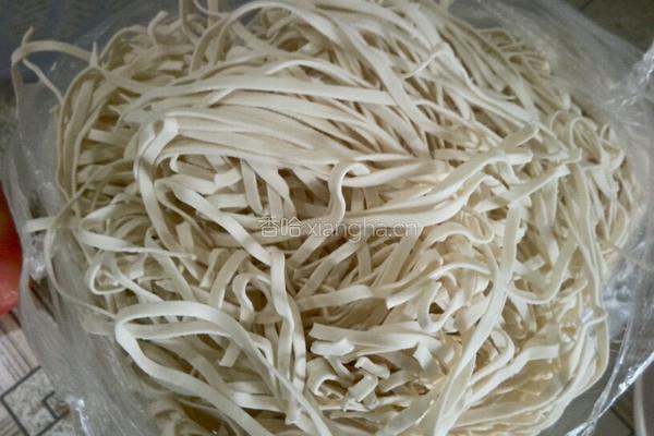 青椒肉丝面的做法图解1