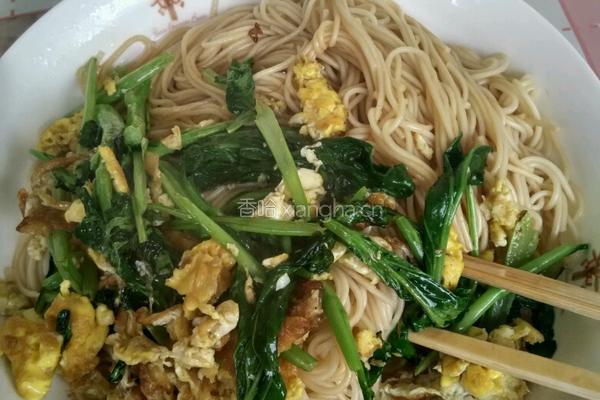 青菜鸡蛋拌面的做法图解1