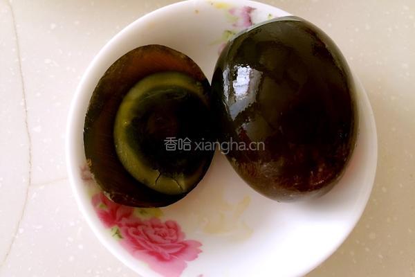 皮蛋拌豆腐的做法图解3