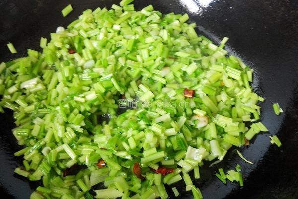 芹菜炒蛋的做法图解5