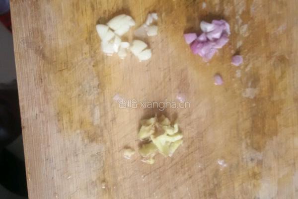 家常青椒洋葱北极虾的做法图解3