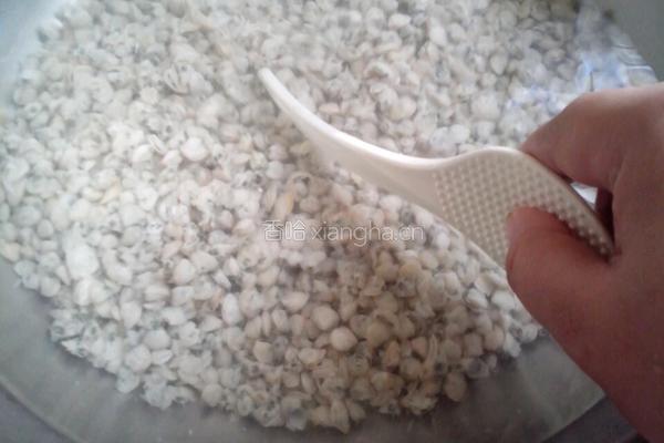 蚬肉炒豆角的做法图解2