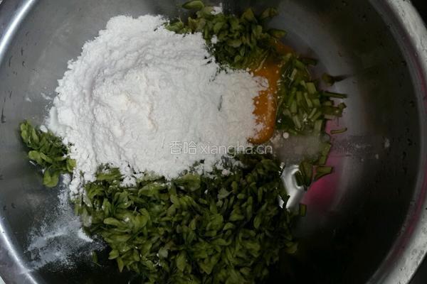 面煎槐花菜的做法图解1