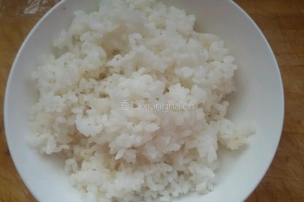 虾仁儿炒饭的做法图解1