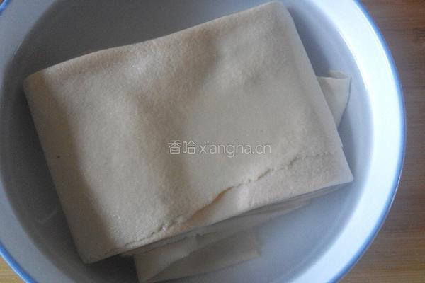 凉拌豆腐皮的做法图解1