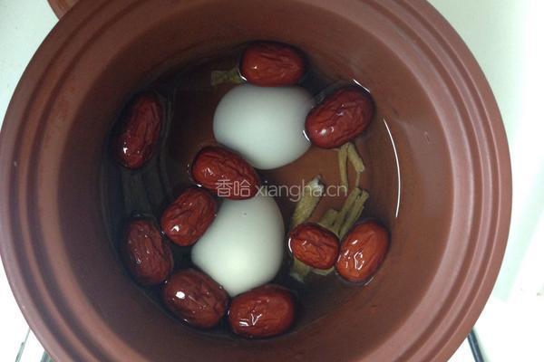 当归红枣桂圆煮蛋的做法图解1