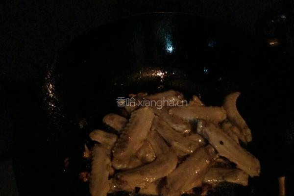 土豆炖鸡翅的做法图解2