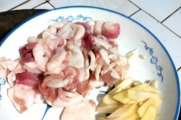 生爆黄瓜盐煎肉的做法图解1