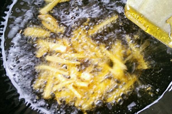 韭菜炒鱿鱼花的做法图解7