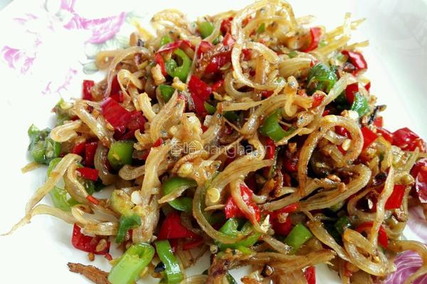 蒜头辣椒炒银鱼干的做法图解4