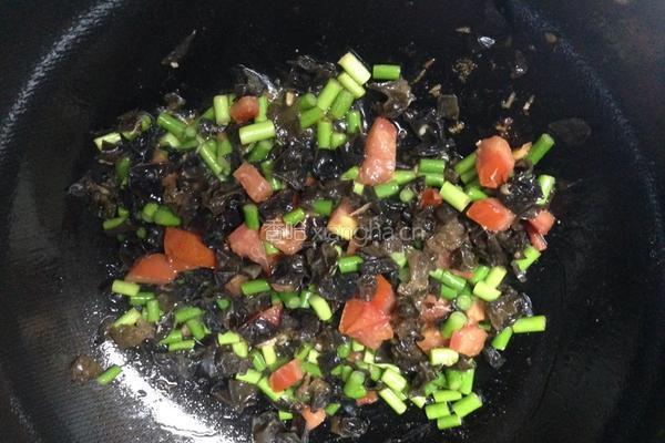 三鲜炒鸡丁的做法图解5