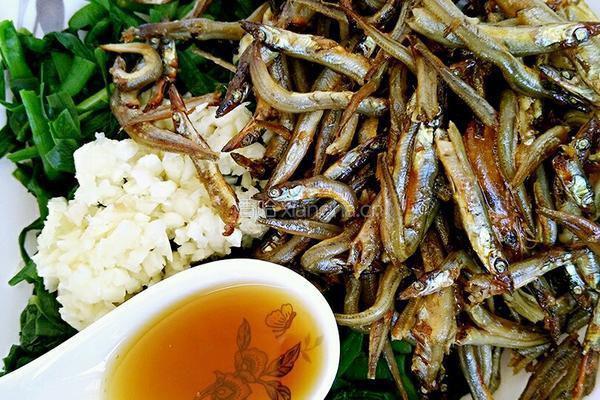 韭菜拌银鱼干的做法图解8
