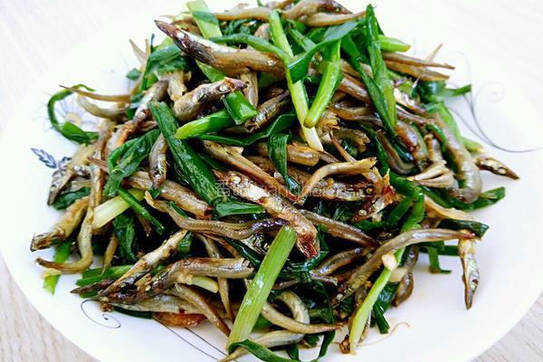 韭菜拌银鱼干的做法图解10