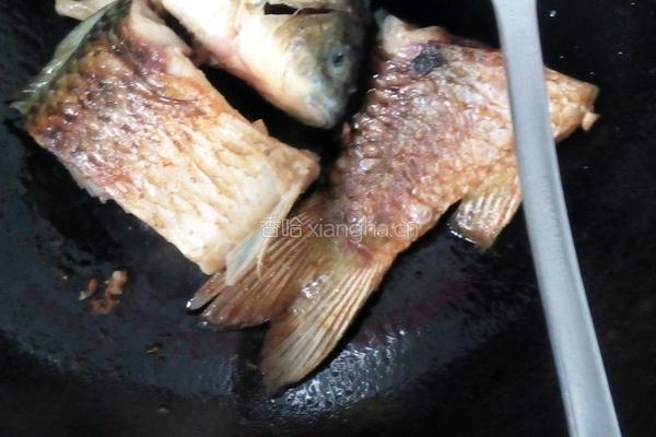 鲫鱼炖豆腐的做法图解3