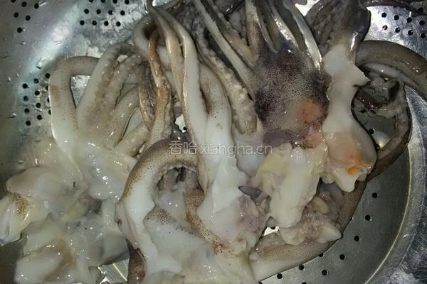泡椒鱿鱼须的做法图解1
