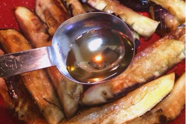 味噌鸡肉淋茄子的做法图解4