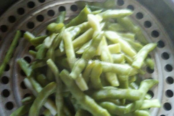 青椒绘扁豆的做法图解2