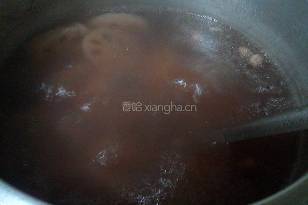 莲藕龙骨汤的做法图解4