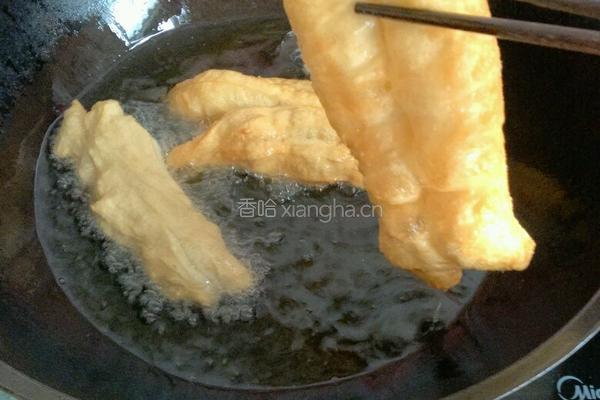 炸油条的做法图解6