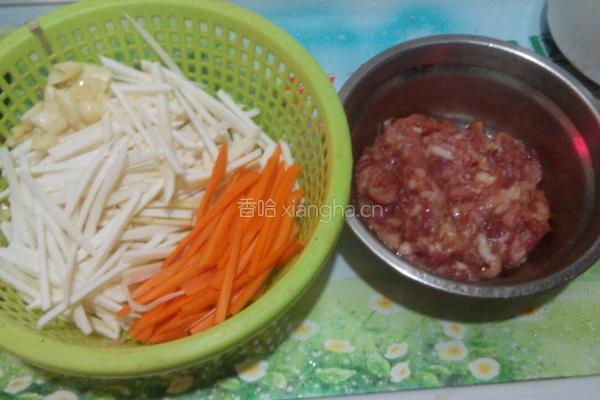 肉丝炒茭白的做法图解1