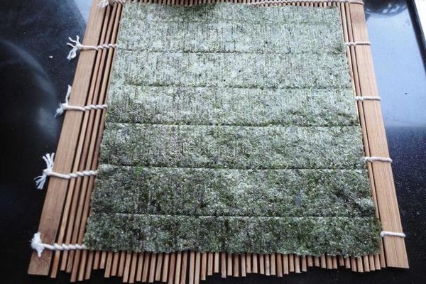沙拉肉松寿司卷的做法图解5
