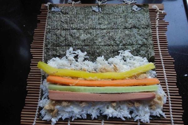 沙拉肉松寿司卷的做法图解9