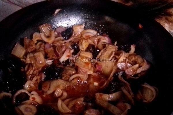 洋葱炒肉的做法图解2