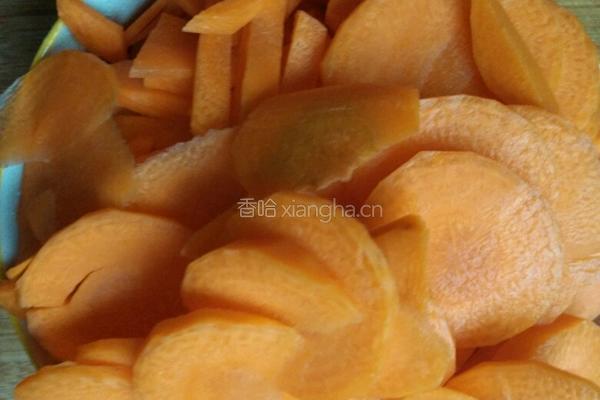 红萝卜苹果汁的做法图解2