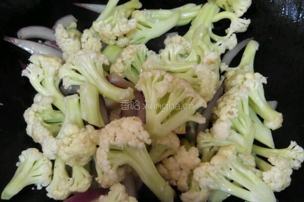 川味辣肠干烧散花菜的做法图解4