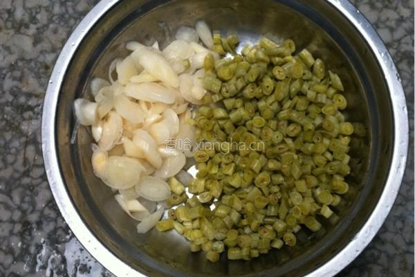 开胃下饭菜的做法图解1