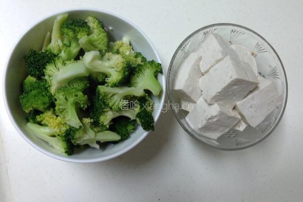 西兰花烧豆腐的做法图解3