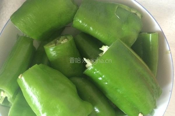 虎皮辣椒的做法图解1